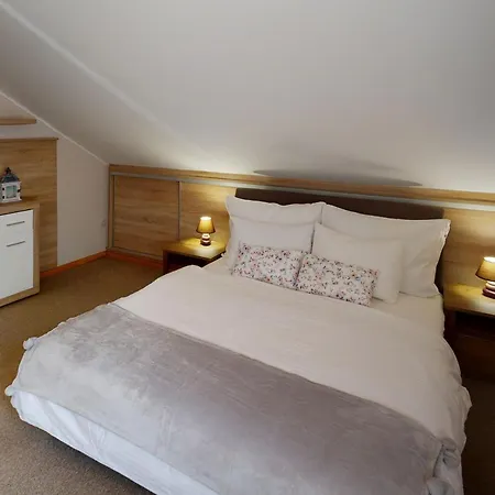 Hanga Vendeghaz * Тихань